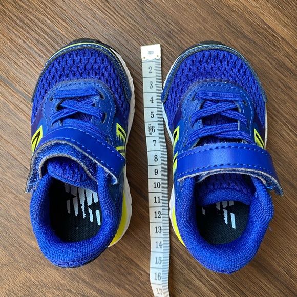 New Balance kids running shoe - Picture 5 of 6